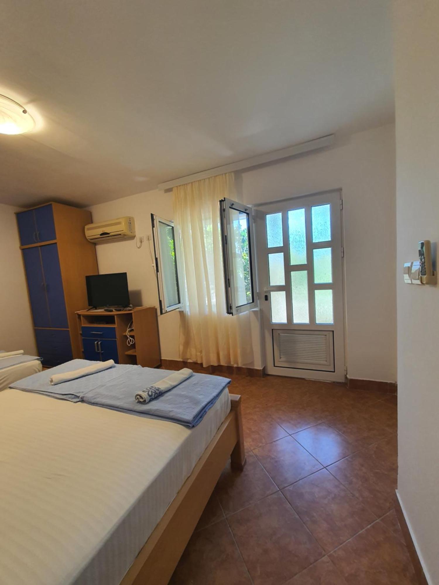 Apartments Petkovic Petrovac na moru Exterior foto