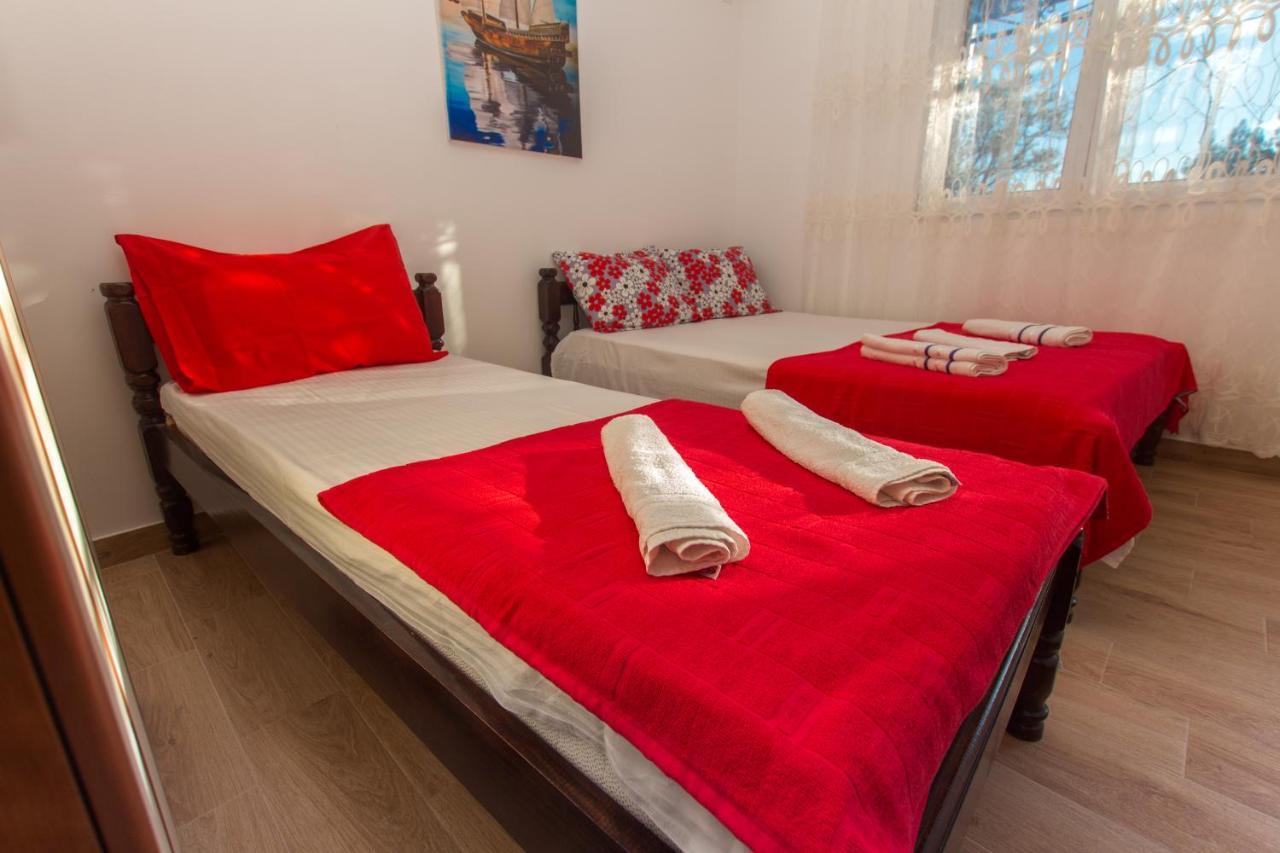 Apartments Petkovic Petrovac na moru Exterior foto